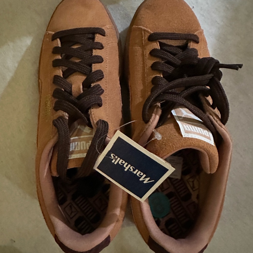 Men’s Puma Suede  Brown Sneakers . Size 8